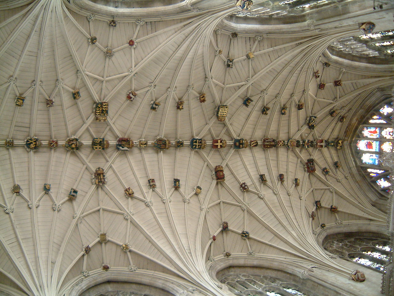 1280px-Winchester_Cathedral_18.JPG