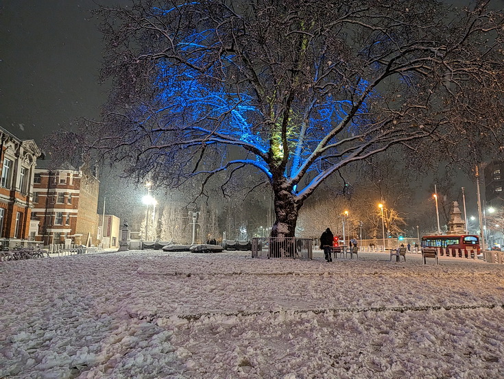 In photos: Windrush Square in the snow, with snowmen and a snowcat, Sunday 11th Dec 2022