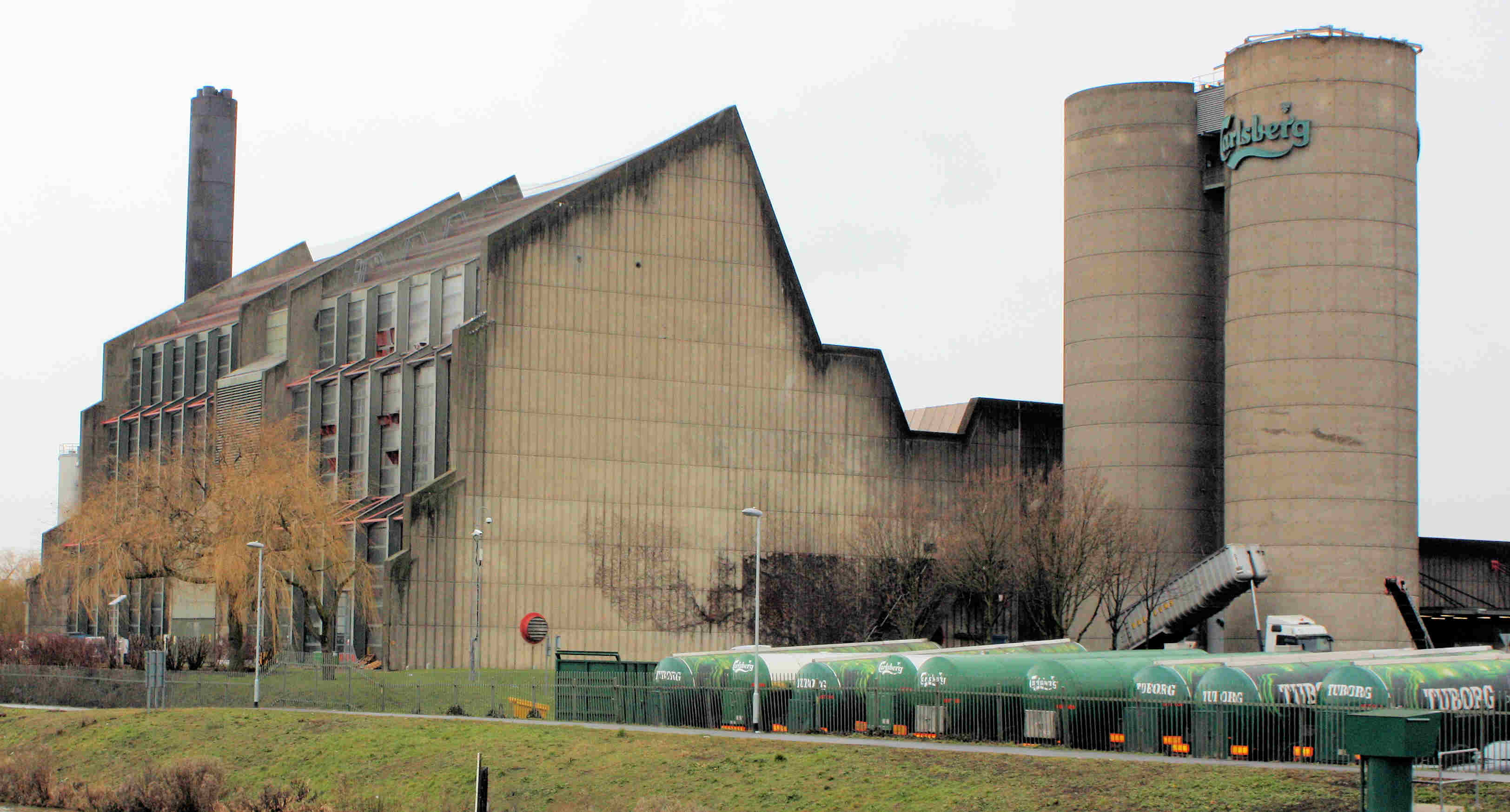 Carlsberg_Brewery_Northampton_UK.jpg