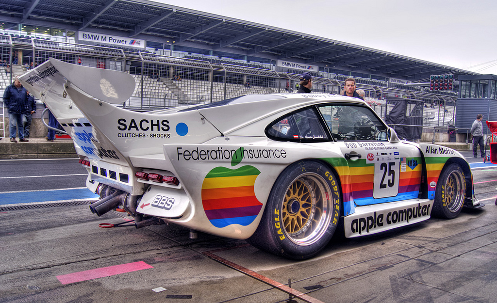 apple-computer-porsche-935-41.jpg