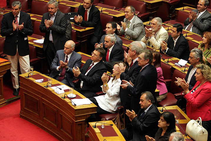 Greek-parliament-vote-new-018.jpg