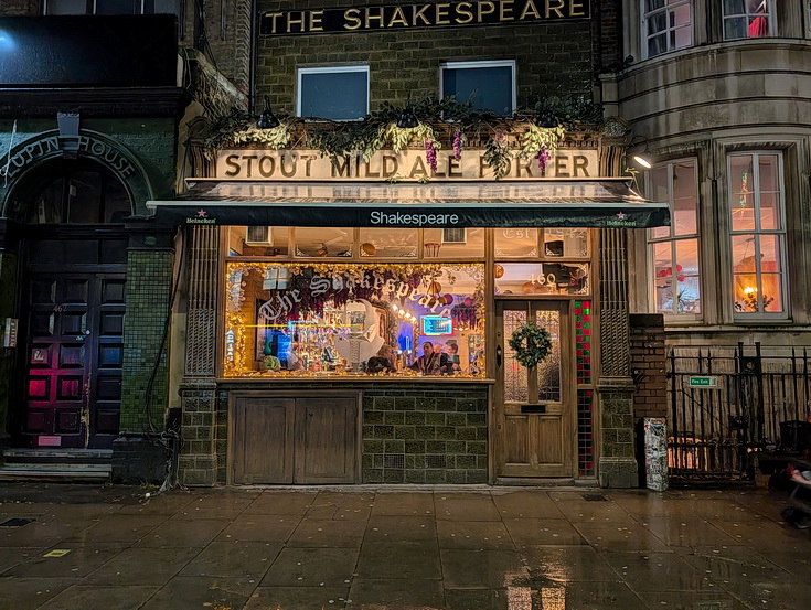 An evening photo walk in London from Bethnal Green to Warren Street via Shoreditch