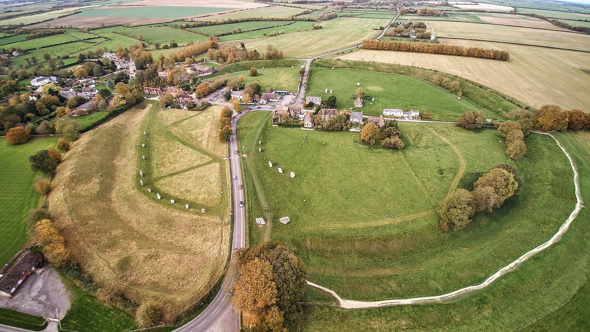 1920px-Avebury_aerial.jpg