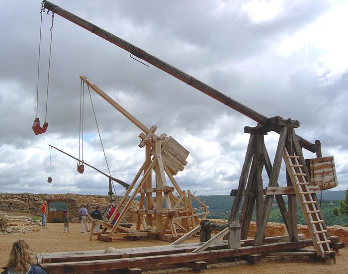 700px-Trebuchet_Castelnaud.jpg