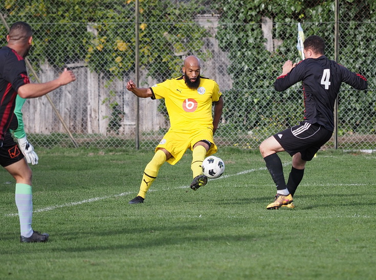 In photos: Peckham Town cruise from victory to defeat in ten calamitous minutes at Ten-Em-Bee, Sat 15th Oct 2022