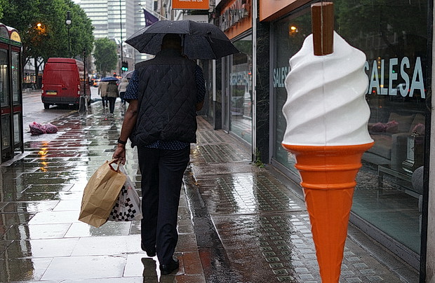 rainy-day-london-umbrellas-03.jpg