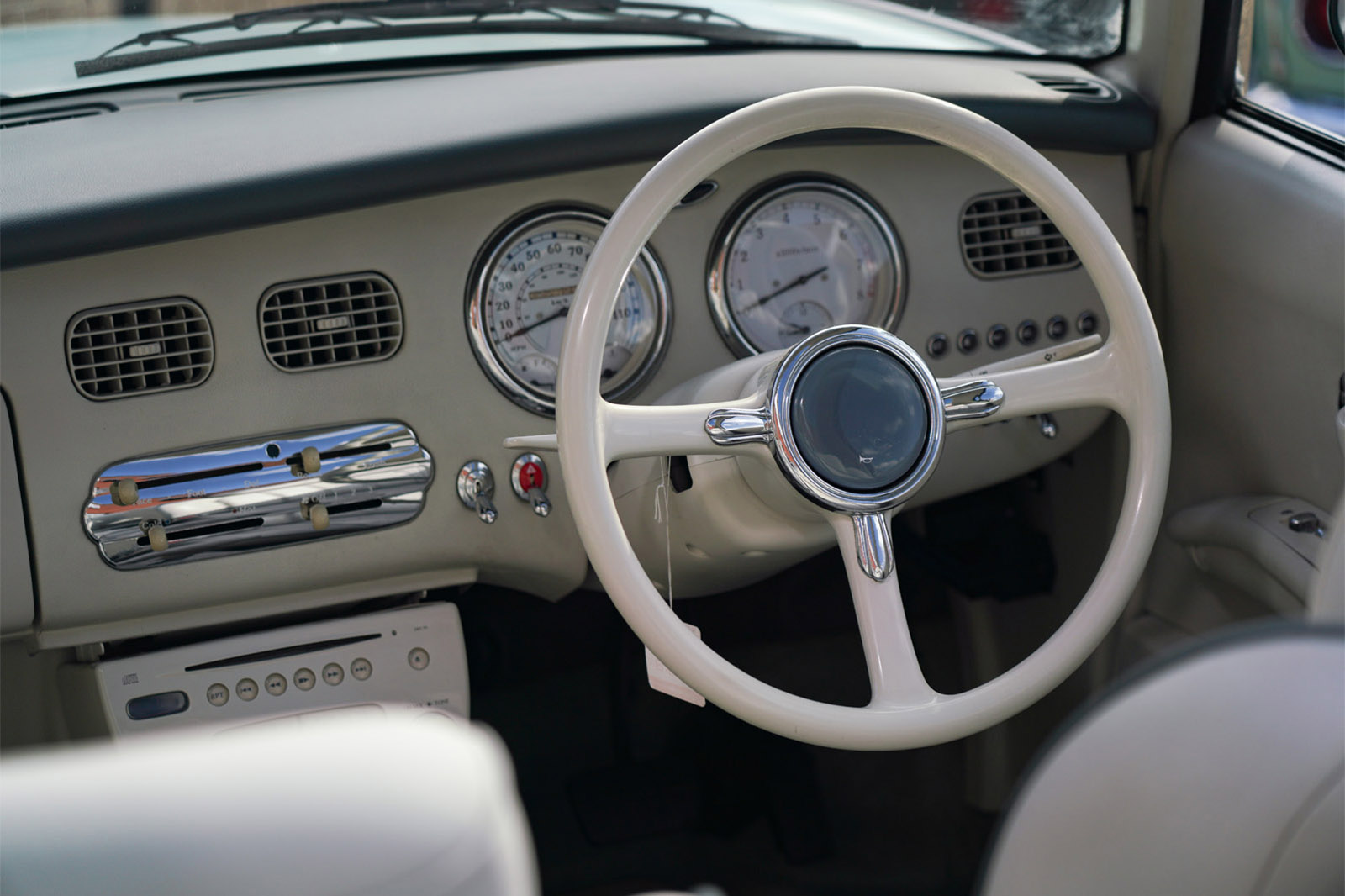 18-nissan-figaro-interior.jpg