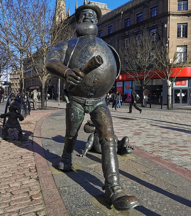 Dundee photos: Desperate Dan, street scenes, architecture and Tunnocks