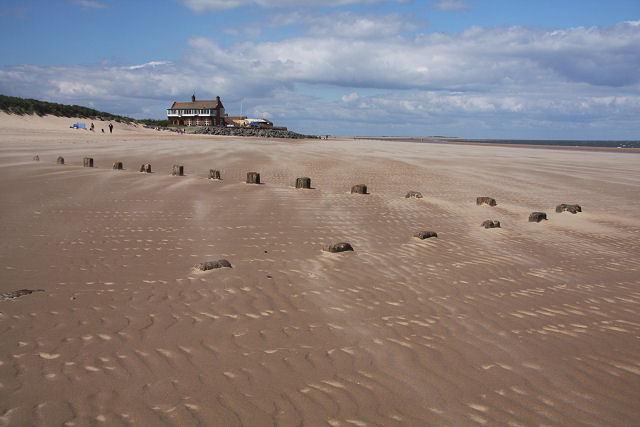 Brancaster_beach_-_geograph.org.uk_-_852227.jpg