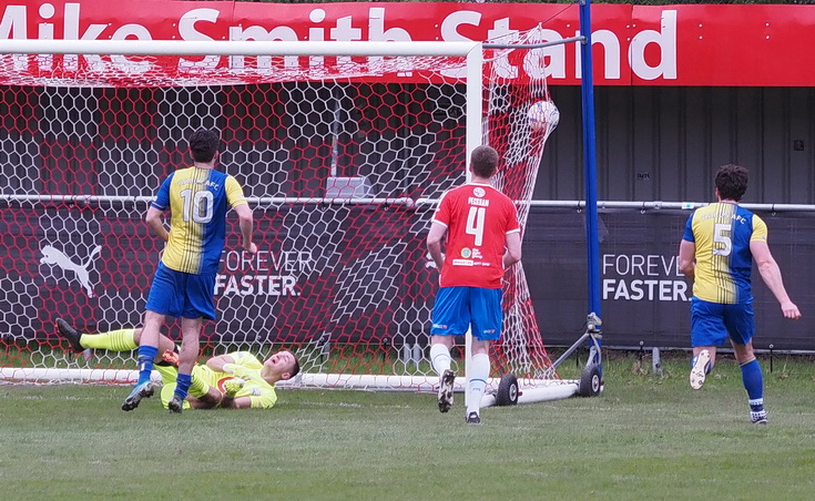 In photos: Peckham Town decked by Halls AFC in the stygian gloom of an evening kick off, Weds 26th April 2023