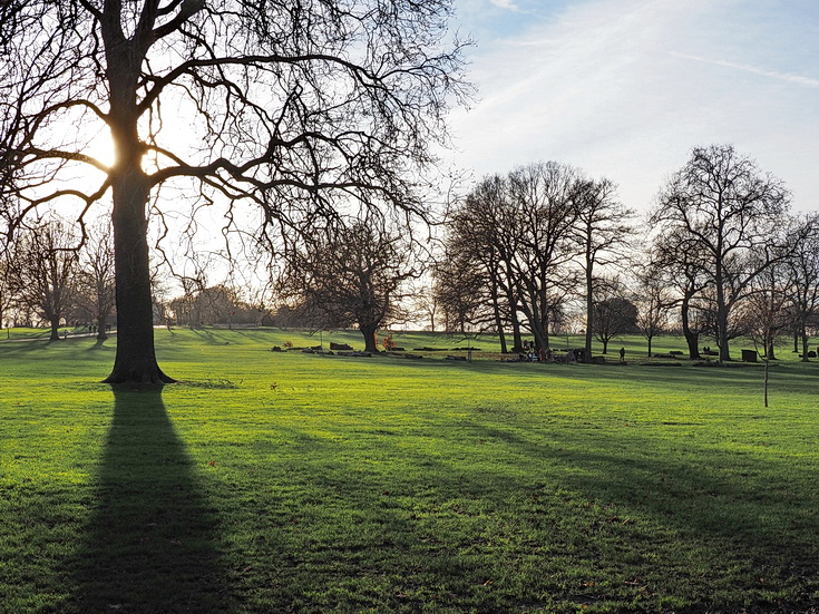 In photos: Brockwell park on a sunny but freezing Christmas Day