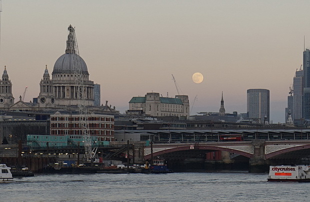 big-moon-london-06.jpg