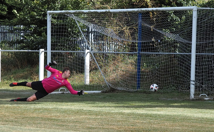 In photos: Bank Holiday goals galore as Peckham Town take all three points at Kent United, Mon 28th Aug 2023