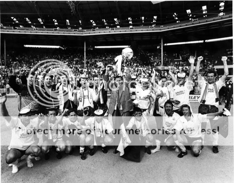 Barrow_AFC__1990_FA_Trophy_Winners_.jpg