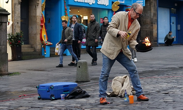 burning-hat-busker-edinburgh-02.jpg