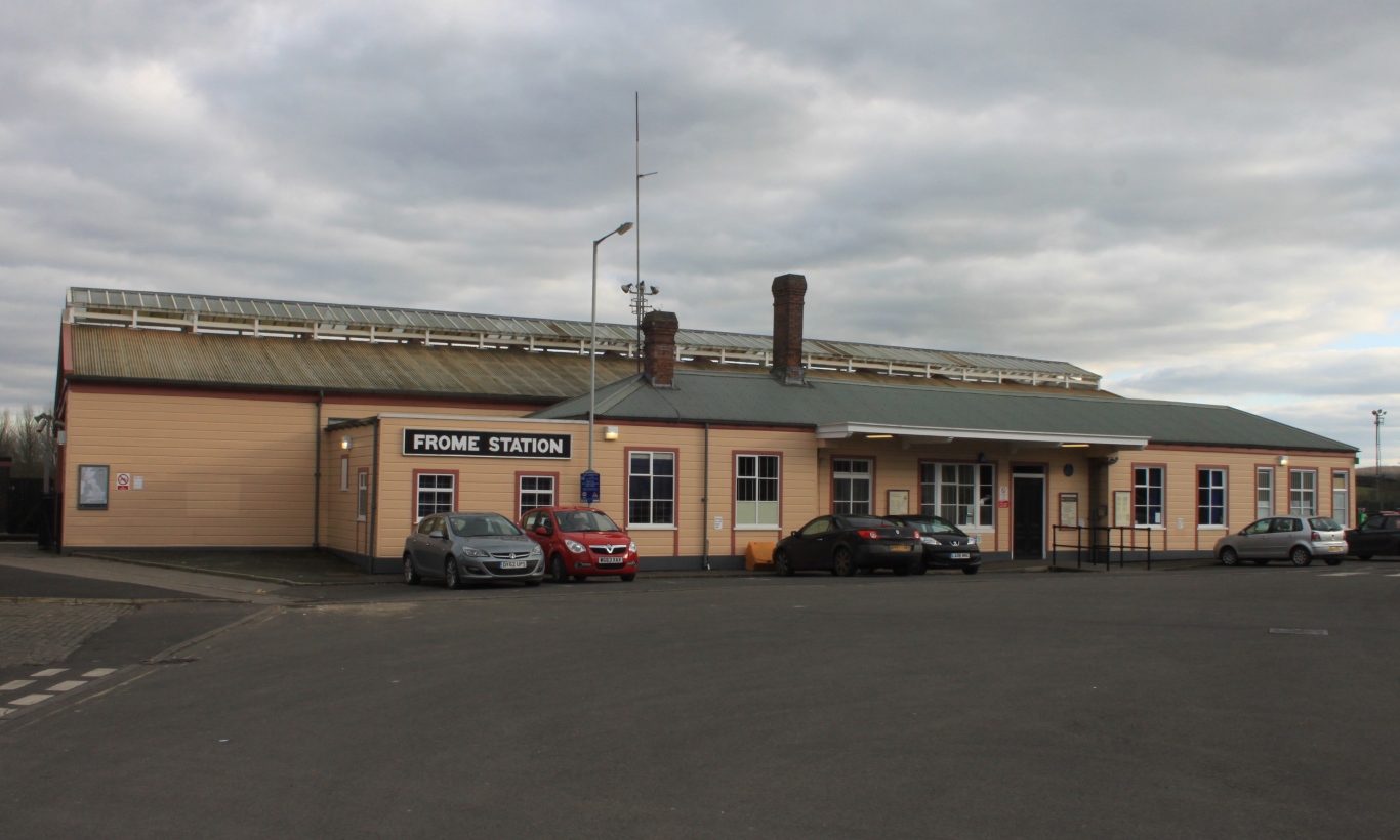 2016_at_Frome_station_-_exterior.JPG