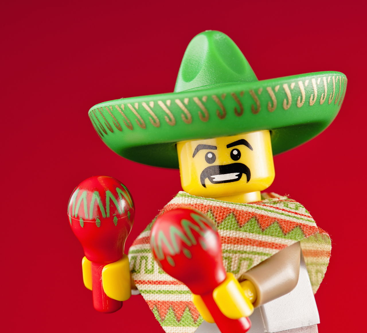 1280-458663363-mexican-maraca-man.jpg