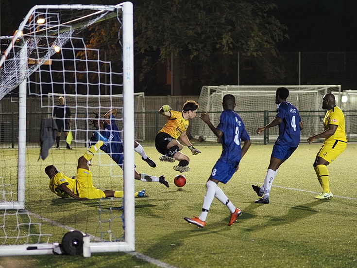 In photos: Five goal thriller at Peckham Town win 3-2 away at Bermondsey Town, Tues 10th Oct 2023