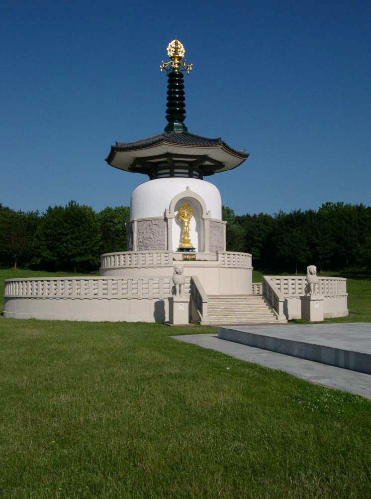 Milton-keynes-peace-pagoda.jpg