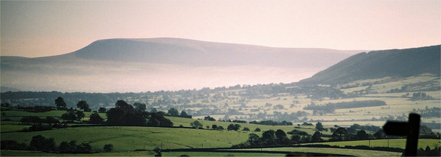 Pendle_Hill_above_mist_235-0004.jpg