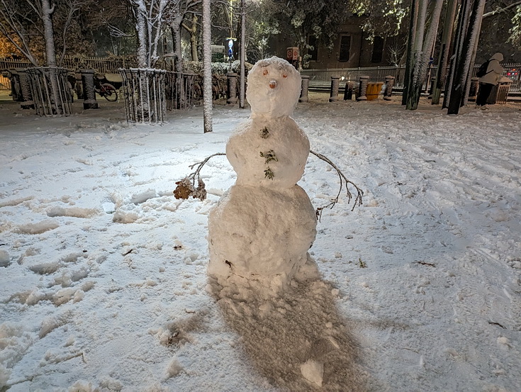 In photos: Windrush Square in the snow, with snowmen and a snowcat, Sunday 11th Dec 2022