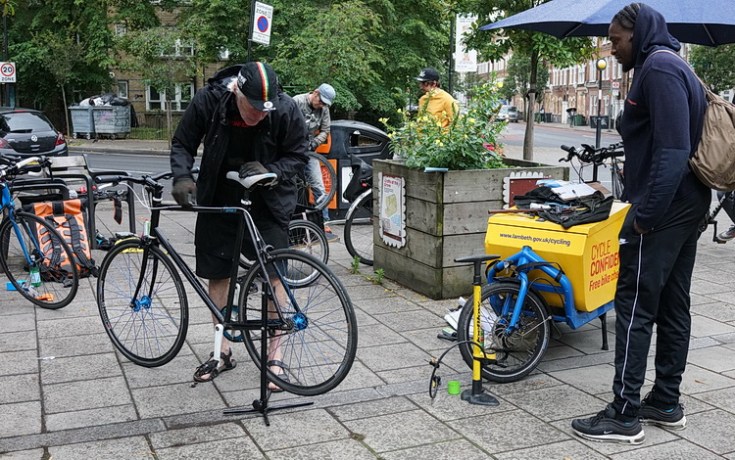 In photos: Dr Bike crew fixing bikes for free on Coldharbour Lane, Brixton, July 2020