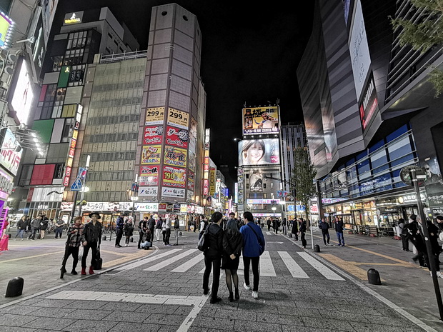 In photos: Tokyo at night - lights, signs, neon and street scenes