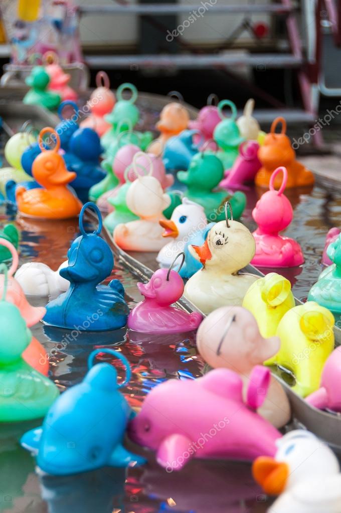 depositphotos_107444736-stock-photo-plastic-ducks-at-a-fair.jpg