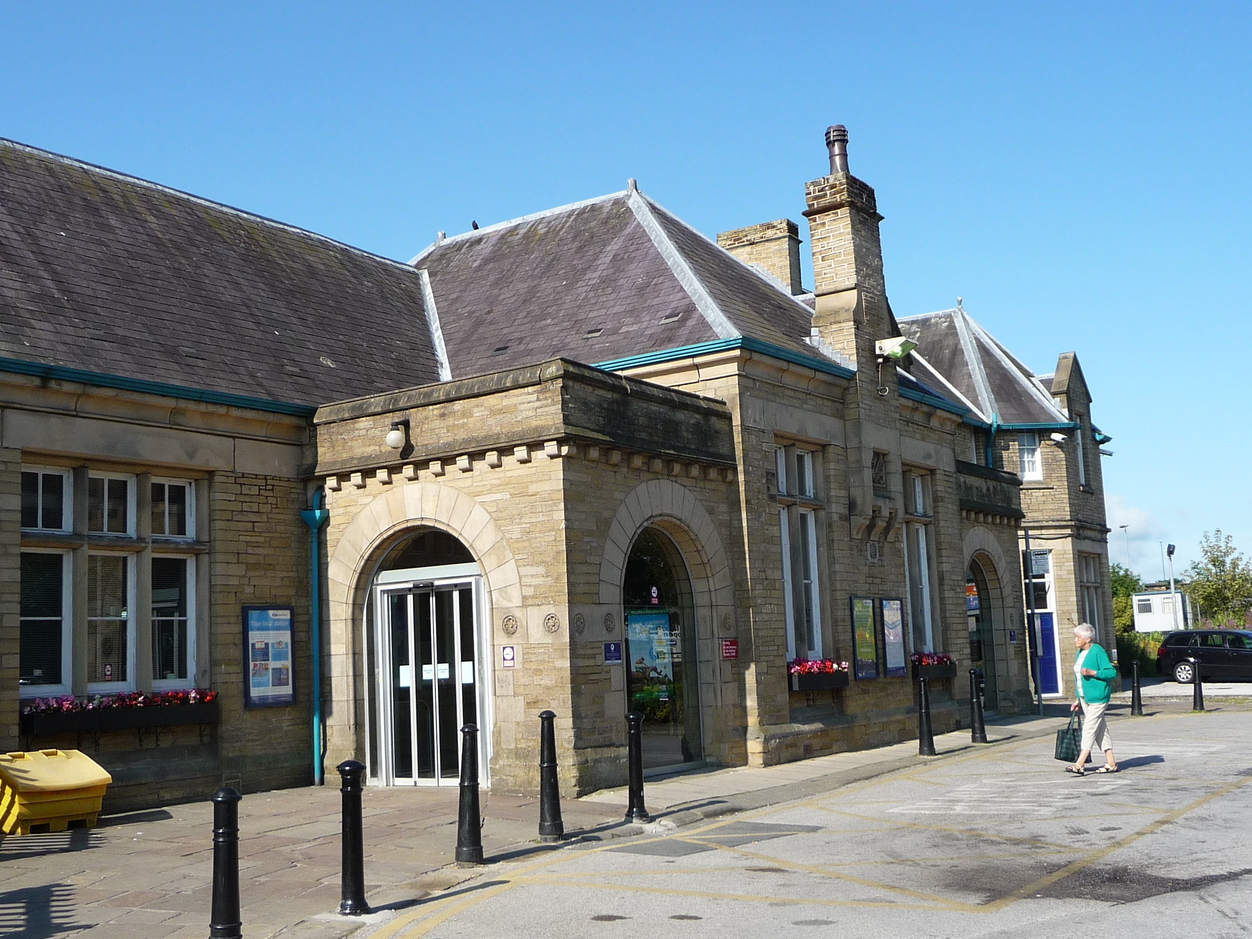 Skipton_train_station_01.jpg