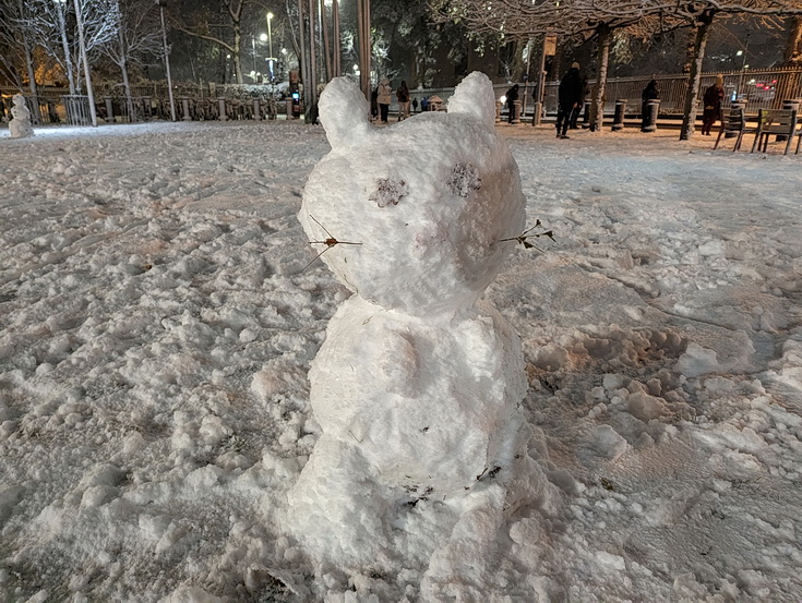 In photos: Windrush Square in the snow, with snowmen and a snowcat, Sunday 11th Dec 2022