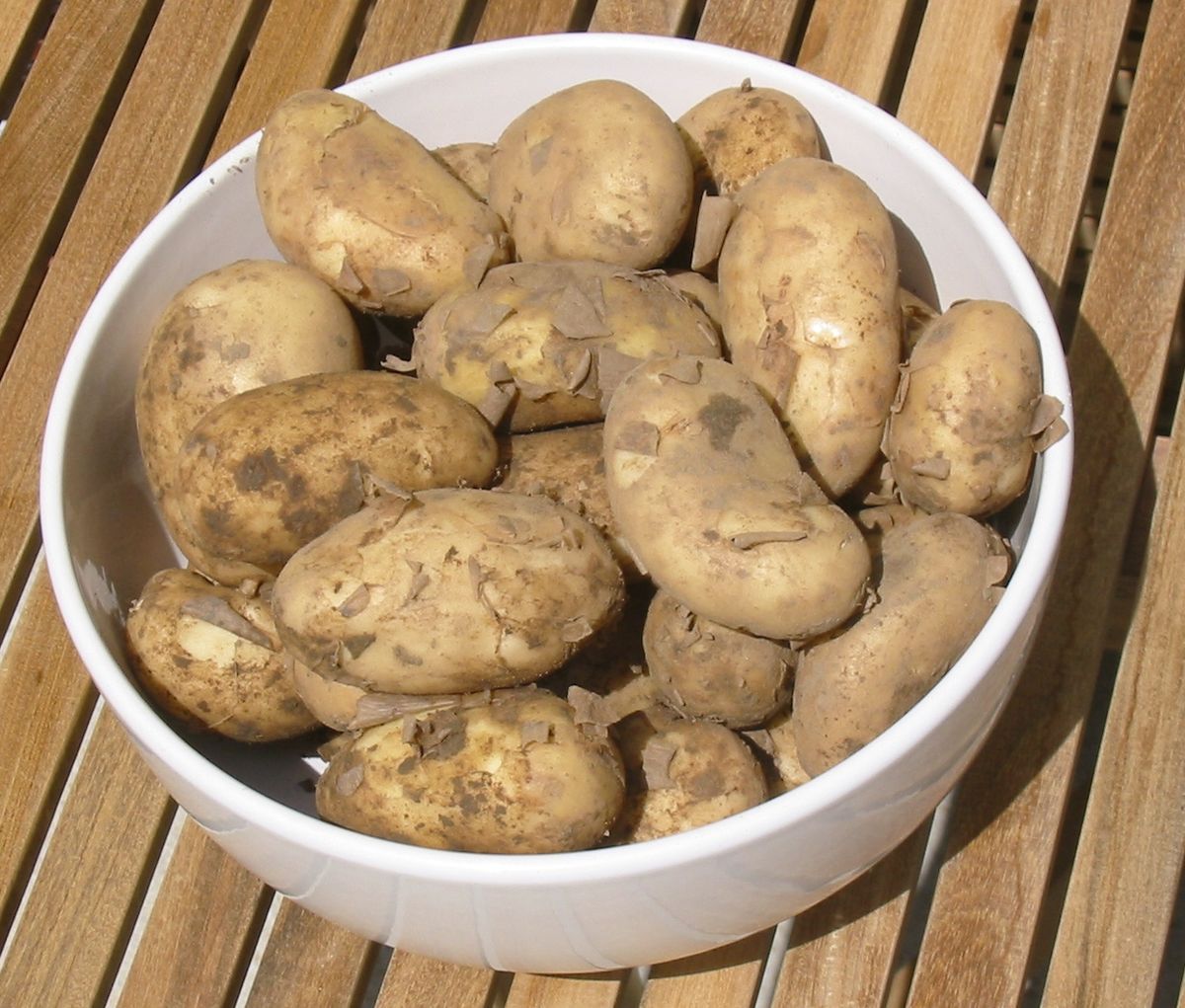 1200px-Jersey_Royal_potatoes.jpg