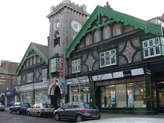 Westgate-on-Sea%27s_Carlton_cinema.jpg