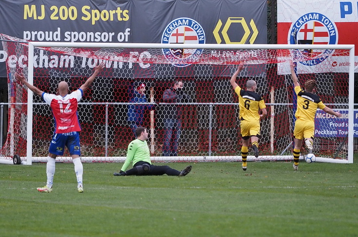 In photos: Peckham Town defeat Bromleians 3-0 an an extra-breezy, chuffing cold Saturday afternoon