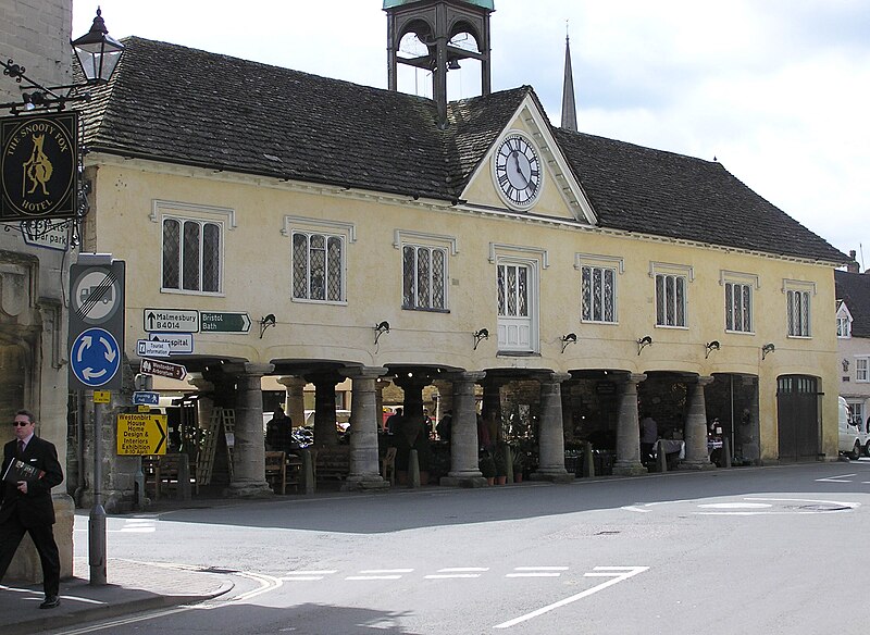 800px-Tetbury.market.house.arp.jpg