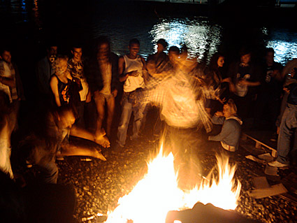 thames-beach-party-02.jpg