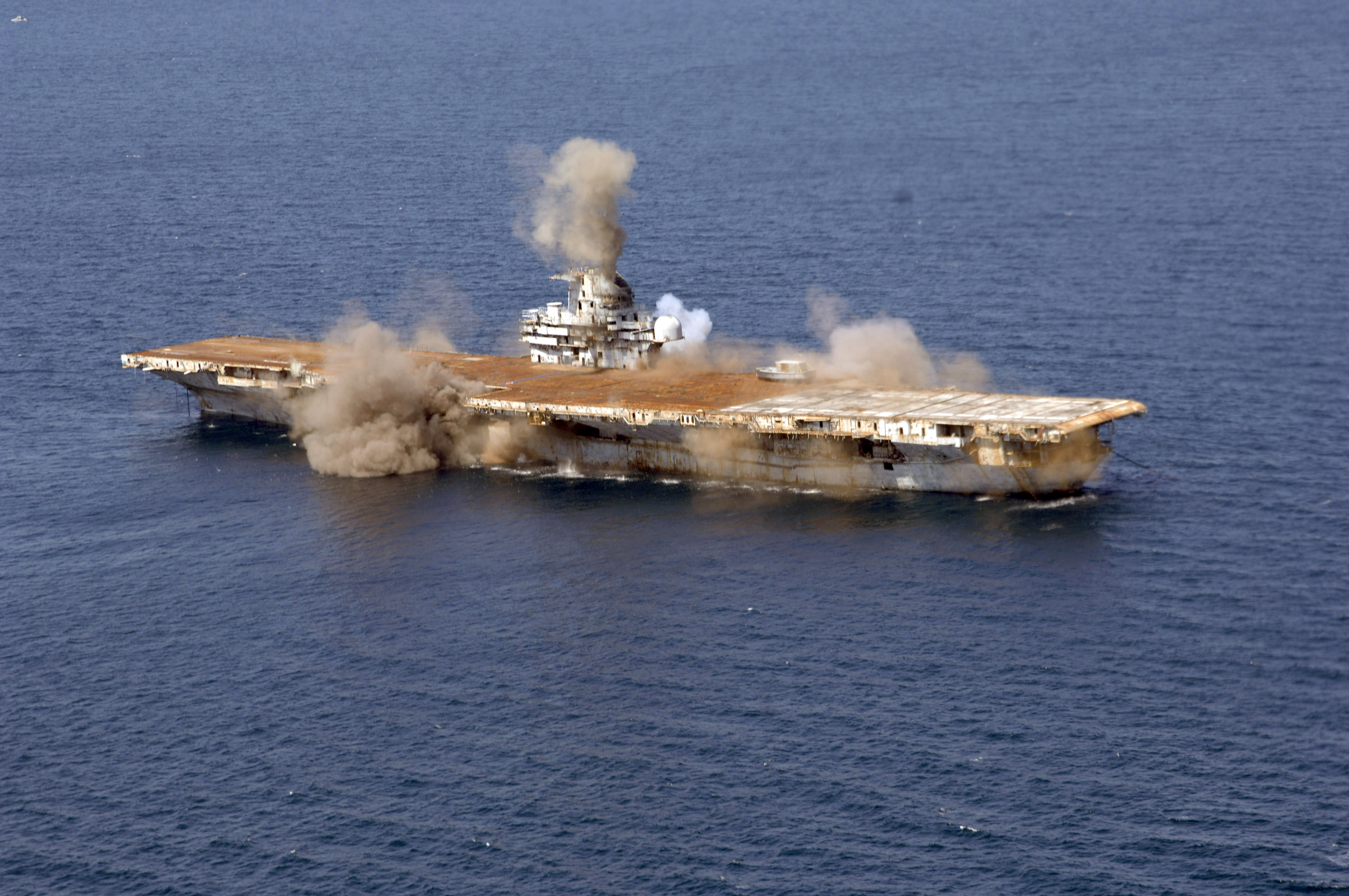 Detonations_aboard_the_USS_Oriskany.jpg