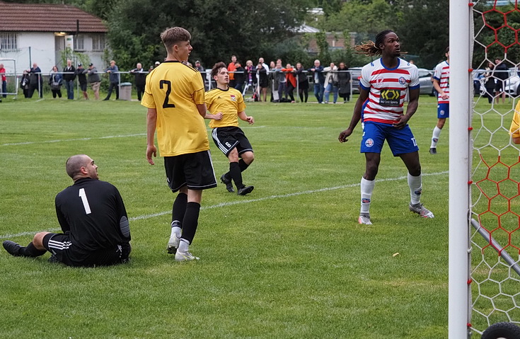 Peckham Town crush Crockenhill FC 7-2 in bank holiday goal fest