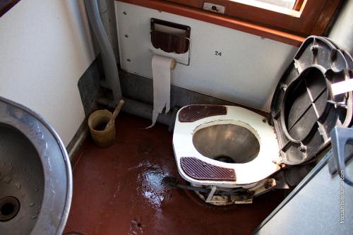 russian-train-toilet.jpg