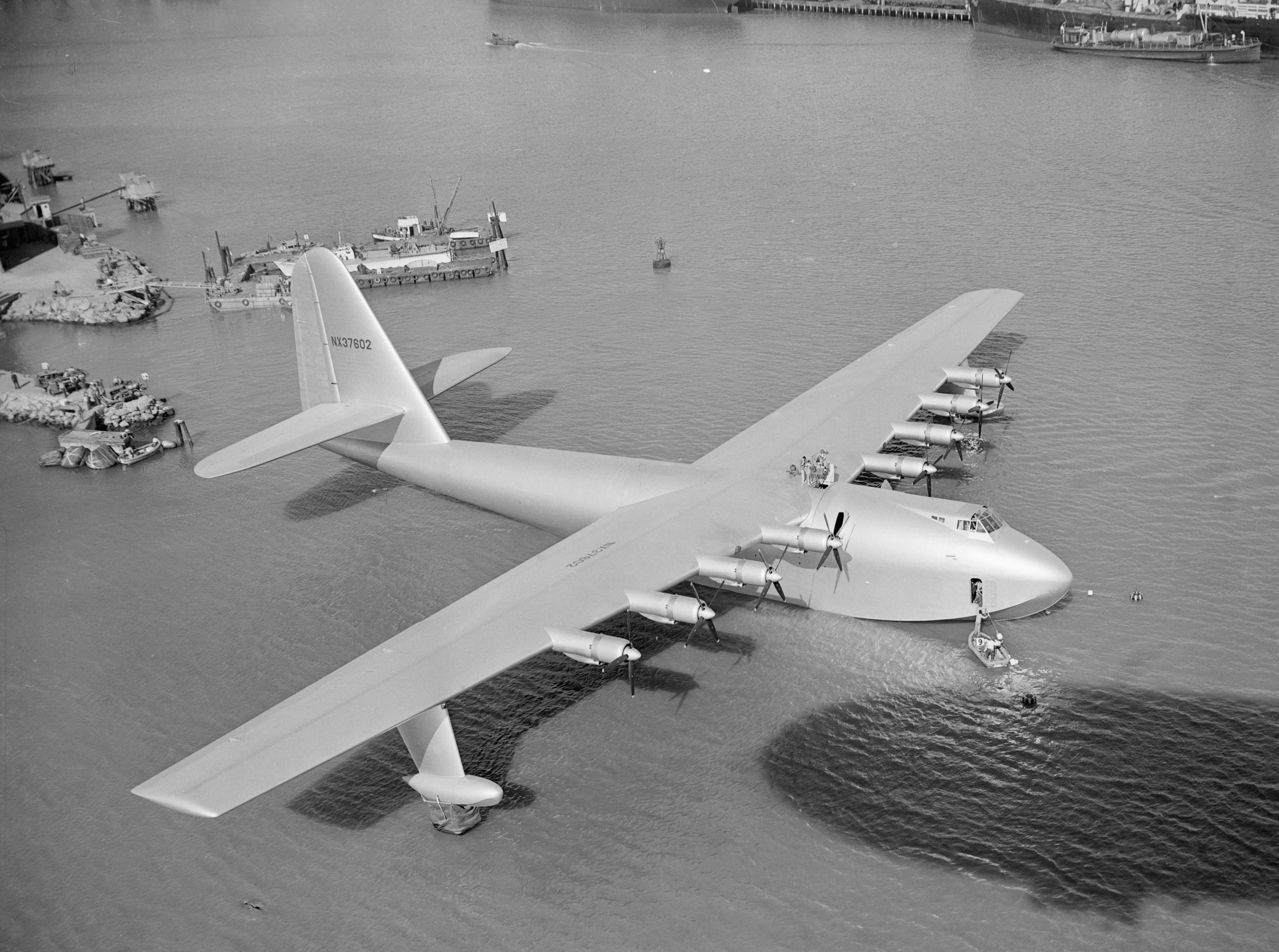 howard-hughes-flying-boat.jpg