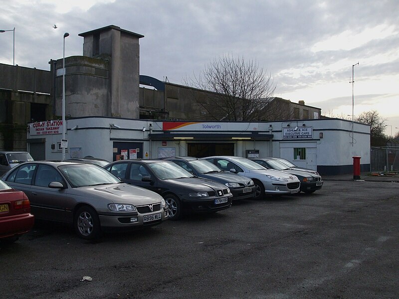 800px-Tolworth_station_building.JPG