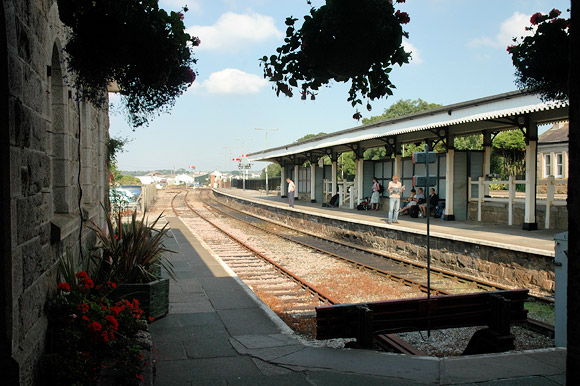 St Erth railway station, Cornwall  on the Great Western main line to Penzance  - photos and history