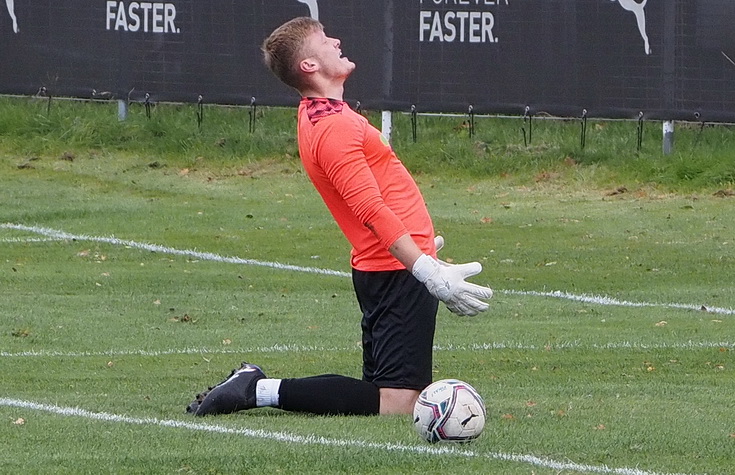 In photos: Peckham Town smash five goals past New Romney on a glorious Autumn afternoon, Sat 14th Oct 2023