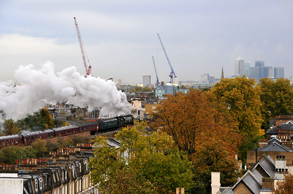 steam-loco-through-brixton-01.jpg