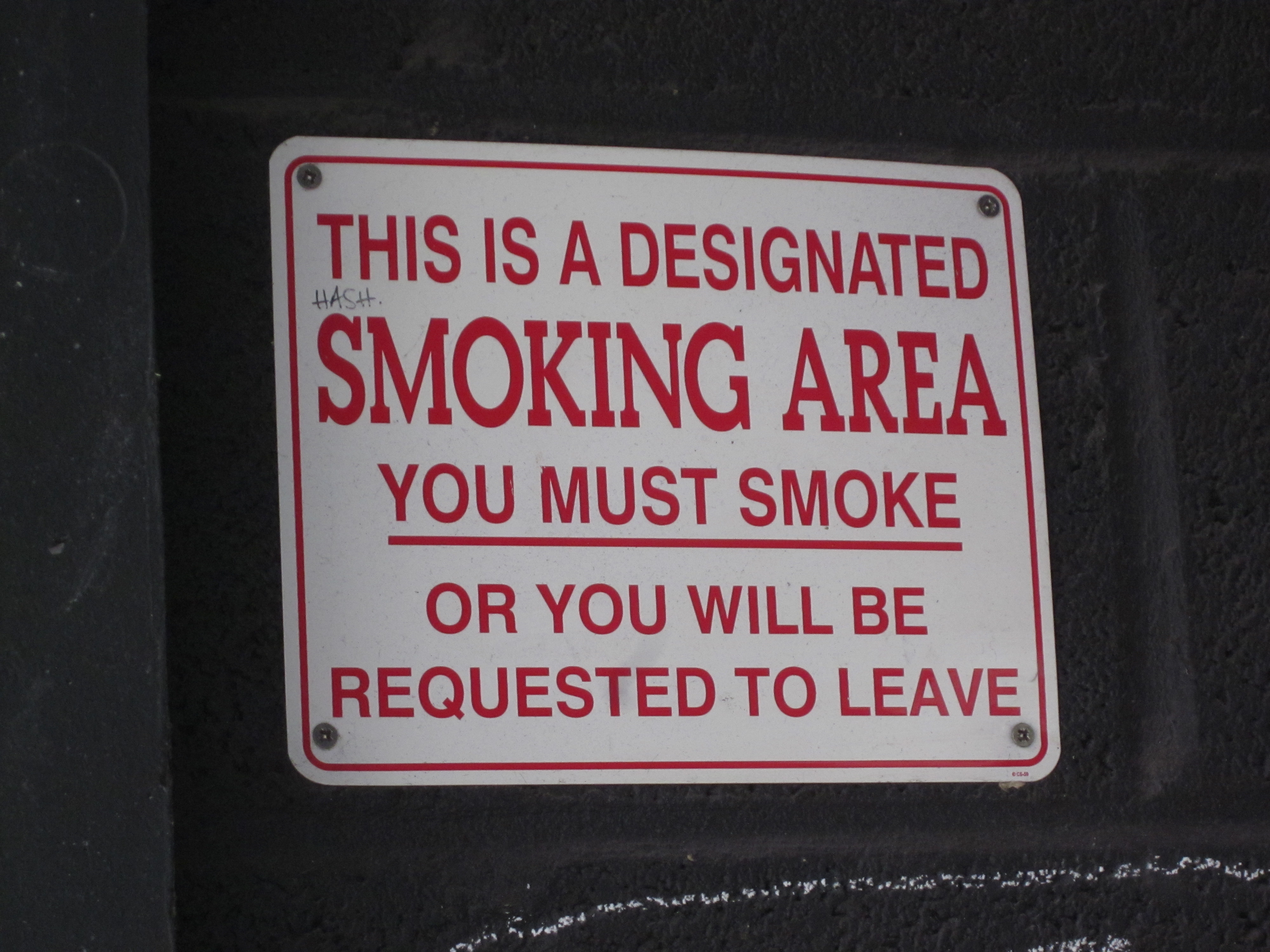 homorous-non-smoking-sign-outside-cafe.jpg