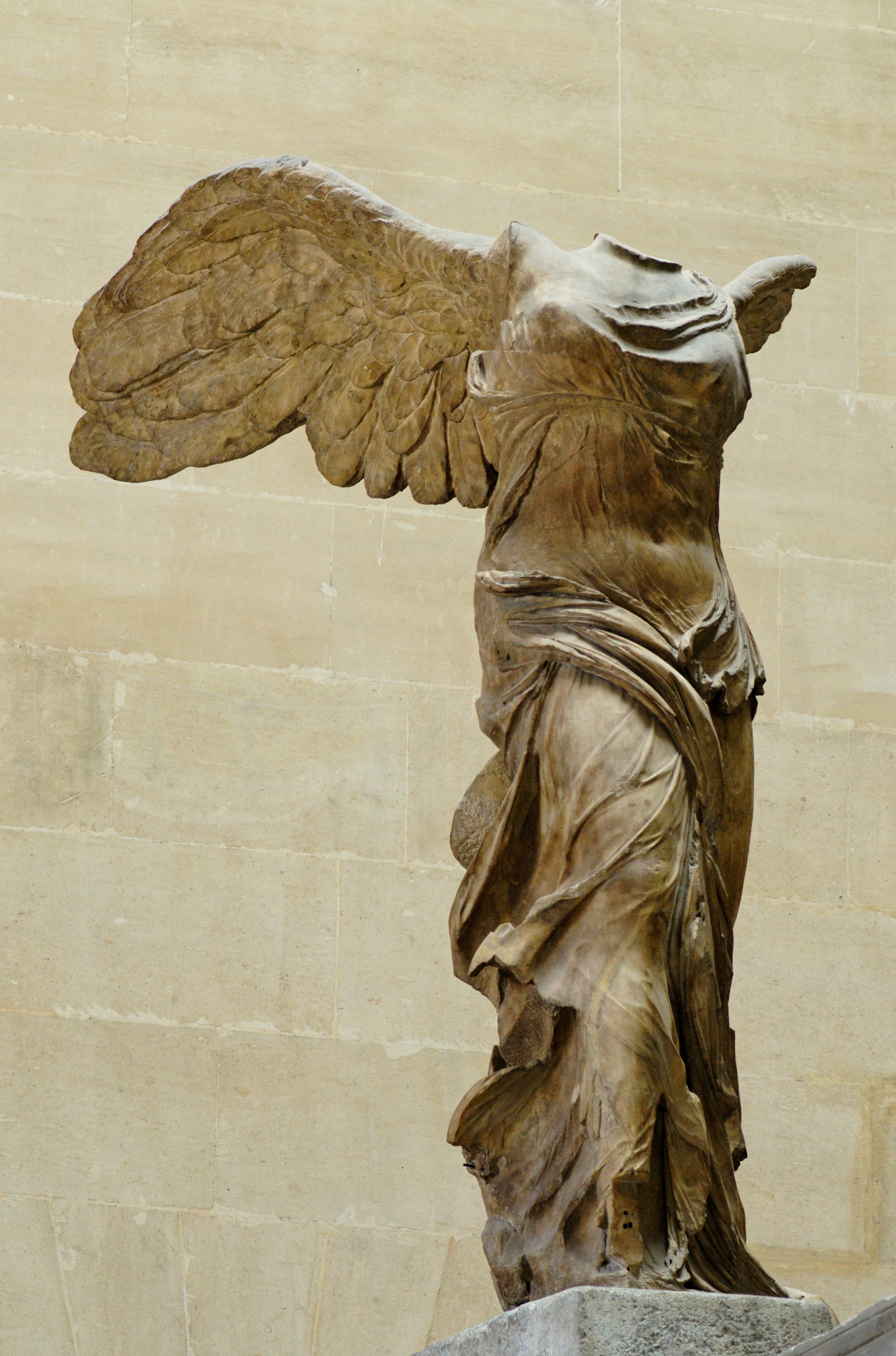 Nike_of_Samothrake_Louvre_Ma2369_n2.jpg