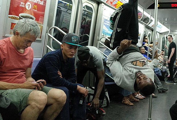 subway-dancers-new-york-06.jpg