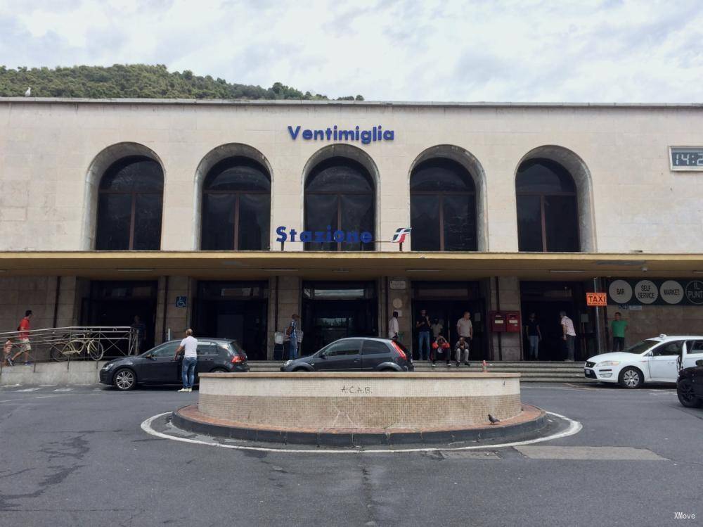 Ventimiglia_station_entrance.jpg-hq