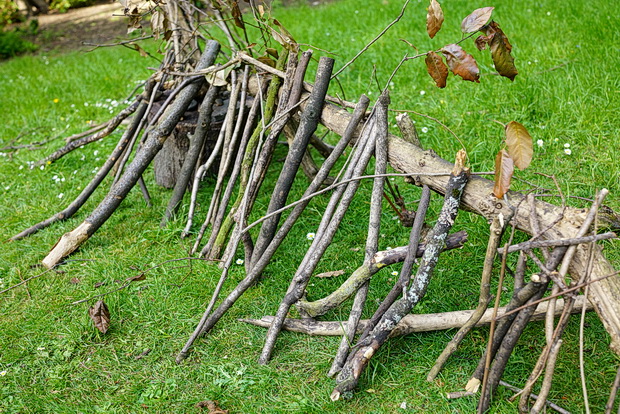 The temporary twig and branch sculptures of Ruskin Park - in photos