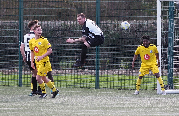 In photos: Peckham Town grab a well earned point at Ide Hill with injury time equaliser, Sat, 25th March 2023