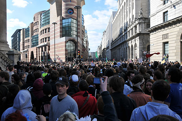 g20_bank_protest_0112.jpg